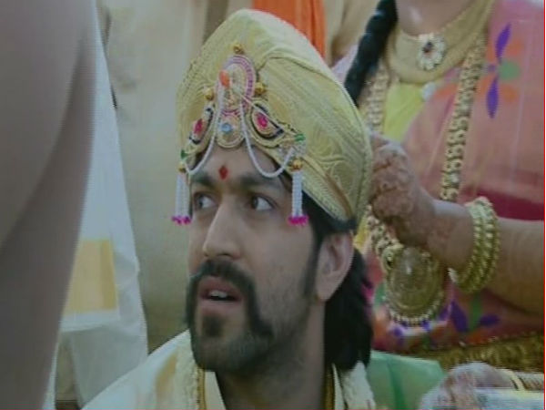 ರೇಶ್ಮೆ ಶಲ್ಯ, ಪೇಟ ತೊಟ್ಟಿದ್ದ ಯಶ್