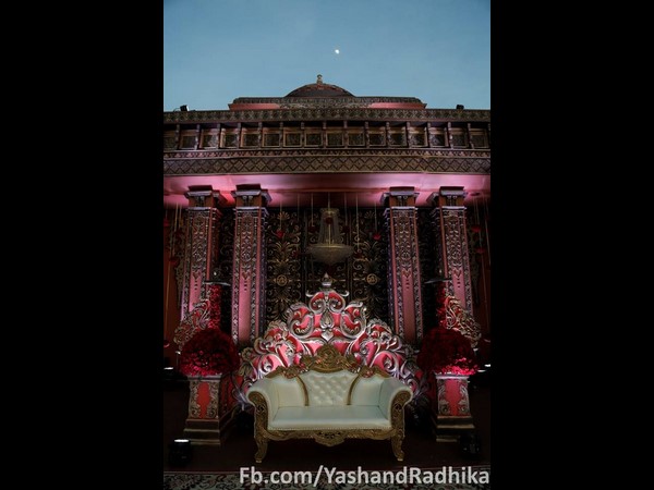 ನವ ದಂಪತಿಗೆ ಆಸನ