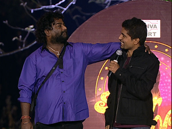 ಹೆಗಲ ಮೇಲೆ ಕೈಹಾಕಿದ ವೆಂಕಟ್