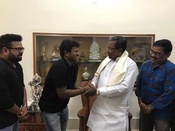 'ರಾಜಕುಮಾರ' ಚಿತ್ರತಂಡಕ್ಕೆ ಅಭಿನಂದನೆ ಸಲ್ಲಿಸಿದ ಸಿ.ಎಂ