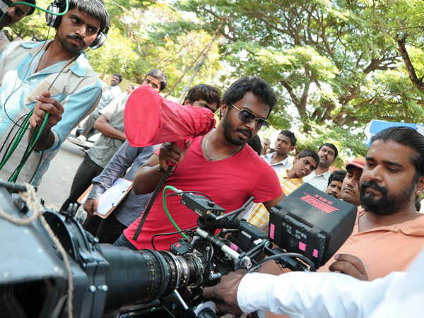 'ಹ್ಯಾಪಿ ನ್ಯೂ ಇಯರ್' ಅನ್ನೋ ಪದ ನಿಮ್ಮ ಕಿವಿಗೆ ಬಿದ್ರೆ ನೆನಪಾಗುವುದು...