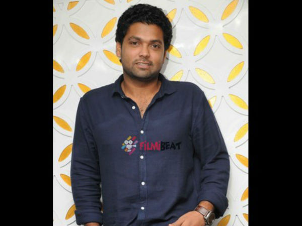 ರಕ್ಷಿತ್ ಪರ ಬ್ಯಾಟಿಂಗ್ ಮಾಡಲು ನಿಂತ ಅಭಿಮಾನಿ