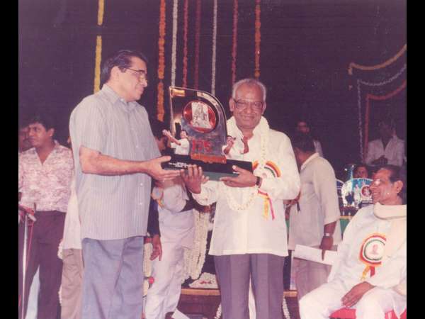 ಡಾ.ರಾಜ್ ಬೆನ್ನೆಲುಬು ವರದಪ್ಪ