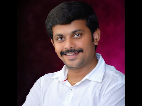 'ವೀರಕಪುತ್ರ ಶ್ರೀನಿವಾಸ್' ಸ್ಥಾಪನೆ