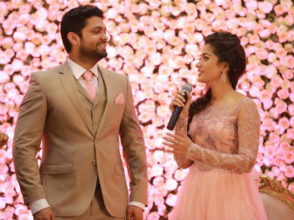ವೇದಿಕೆ ಮೇಲೆ ಕಂಗೊಳಿಸಿದ ರಾಜ-ರಾಣಿ