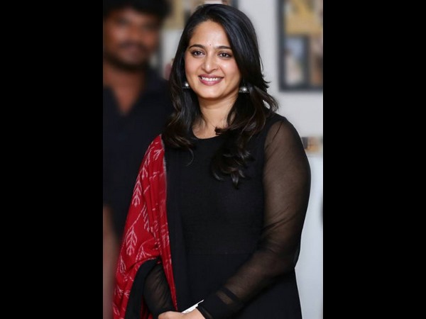 ಅನುಷ್ಕಾ ಎಲ್ಲೇ ಸಿಕ್ಕರೂ ಈ ಪ್ರಶ್ನೆ ಖಾಯಂ