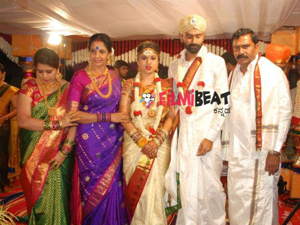 ಸಂಪ್ರದಾಯಬದ್ಧವಾಗಿ ಮದುವೆ