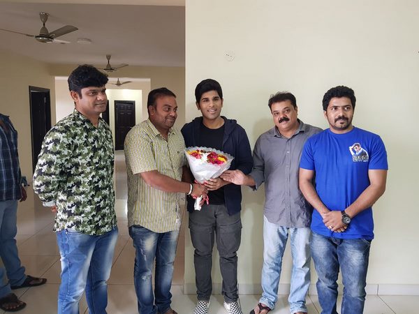 ಸಂಜೆ ಟೌನ್ ಹಾಲ್ ನಲ್ಲಿ ಗಣ್ಯರ ದಂಡು