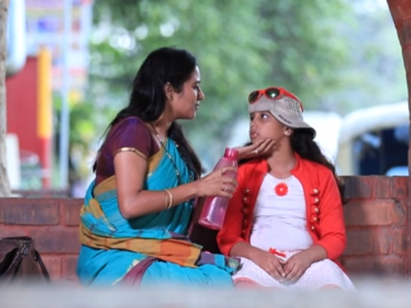 ಅಮ್ಮನ ತೋಳಲ್ಲಿ ಆಯುಷಿ