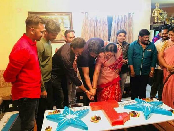 ನಂ ಒನ್ ಸ್ಟಾರ್ ಕೇಕ್ ಕತ್ತರಿಸಿದ ದರ್ಶನ್