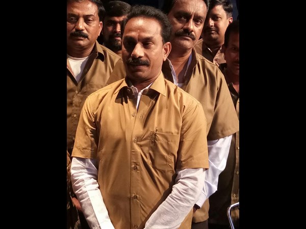 ಆಟೋ, ಪ್ರಜಾಕೀಯ, ಉಪೇಂದ್ರ