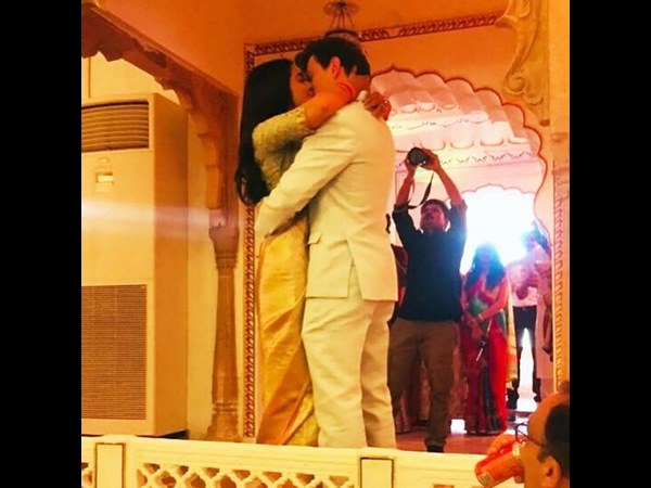 ವೈರಲ್ ಆಗಿದೆ ಕಿಸ್ಸಿಂಗ್ ಫೋಟೋ