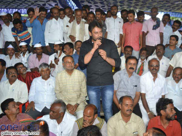 ಶಿಳ್ಳೆ-ಚಪ್ಪಾಳೆ ಸುರಿಮಳೆ
