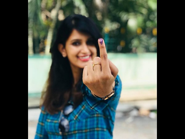 ವೋಟ್ ಮಾಡಿದ ಕಾವ್ಯ ಶಾಸ್ತ್ರಿ