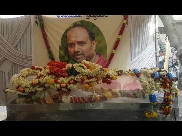 ಮದ್ಯಾಹ್ನ ಅಂತ್ಯ ಸಂಸ್ಕಾರ