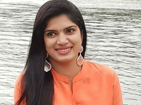 ಟಿವಿ ನಿರೂಪಕಿ