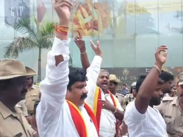 ಒರಾಯನ್ ಮಾಲ್ ಮುಂದೆ ವಾಟಾಳ್ ನಾಗರಾಜ್ ಬಂಧನ