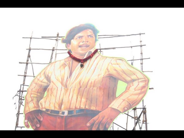 ಸಿನಿಮಾ ನೋಡಲು ಬಂದ ಚಿತ್ರರಂಗ ಗಣ್ಯರು