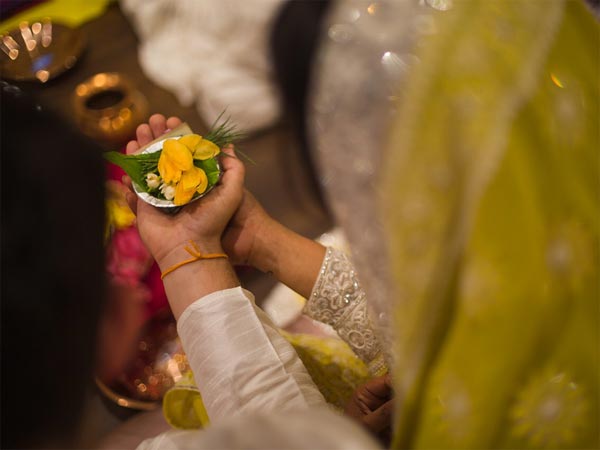 ಶಾಸ್ತ್ರೋಕ್ತವಾಗಿ ನಡೆದ ನಿಶ್ಚಿತಾರ್ಥ