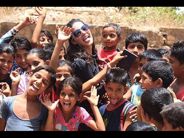 ಮುಂಬೈ ಶಾಲೆಗೆ ಹಣ ಸಹಾಯ