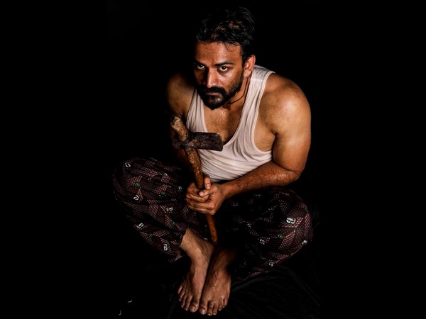 ಸ್ವತಃ ಧನಂಜಯ್ ಕಂಠದಲ್ಲಿ ತೆಲುಗು