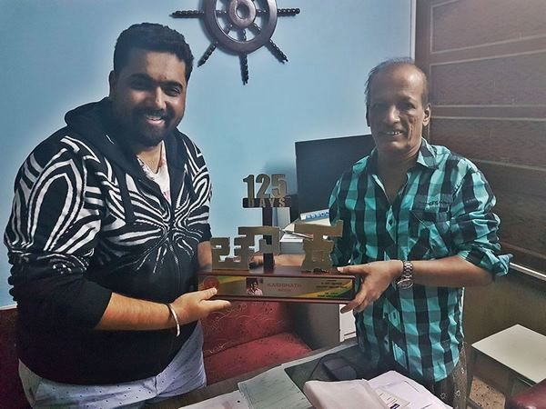 ಒಂದೊಂದೆ ಅಂಶವನ್ನು ತರುಣ್ ವಿವರಿಸುತ್ತಿದ್ದ