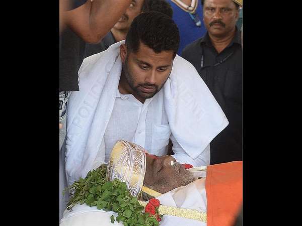 ಕಂಬನಿ ಮಿಡಿದ ಗಣೇಶ್