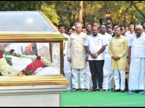 ರಾಹುಲ್ ಗಾಂಧಿ ಹೆಸರಲ್ಲಿ ಹೂವು ಇಡಬಹುದು.?