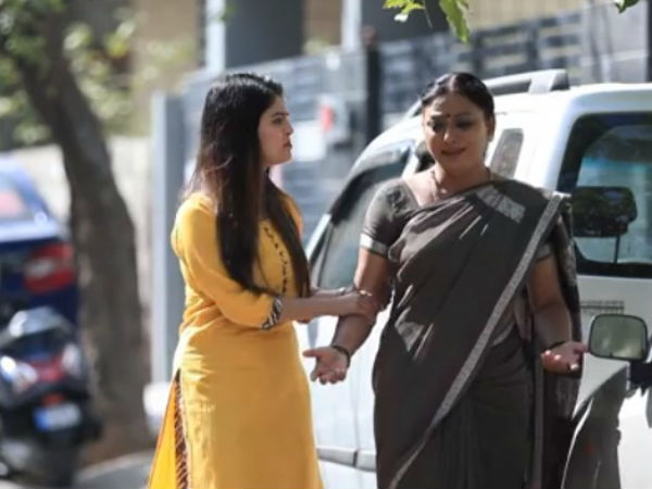 ಮನೆ ಬಿಟ್ಟು ಹೋಗಲು ಮುಂದಾದ ತಾಯಿ-ಮಗಳು