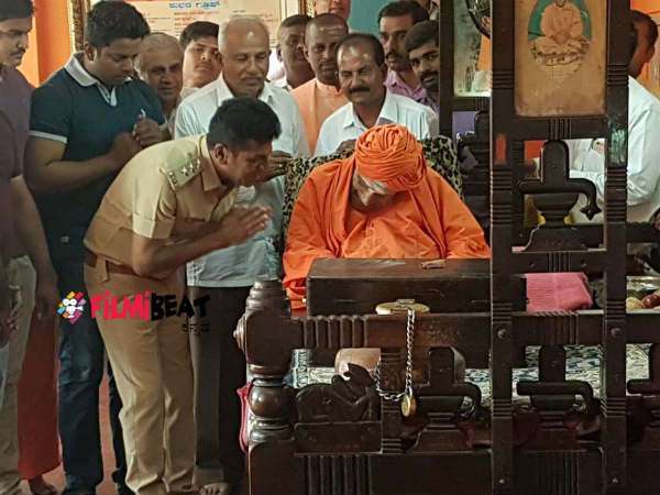 ಮಕ್ಕಳಲ್ಲಿ ಅವರು ಇದ್ದಾರೆ