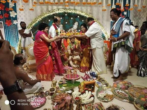 ಸಂಪ್ರದಾಯ ಬದ್ಧವಾಗಿ ಮದುವೆ