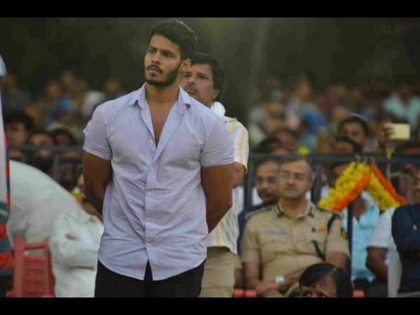 ಜಾಗ ಗುರುತಿಸುವುದಕ್ಕೆ ನಿಖಿಲ್ ಯಾರು?