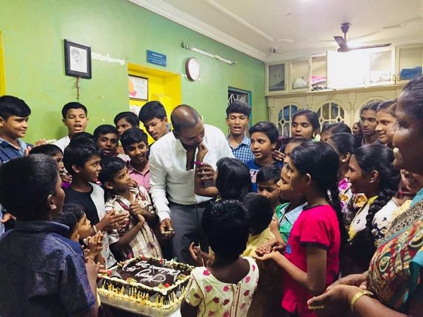 ಕಷ್ಟದಲ್ಲಿ ಇರುವವರಿಗೆ ಸಹಾಯ ಮಾಡಿ