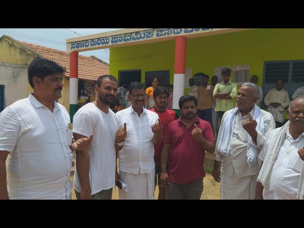 ಊರಿಗೆ ಹೋಗಿ ವೋಟ್ ಮಾಡಿದ ಡಾಲಿ