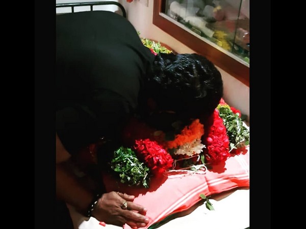ನಮ್ಮನ್ನು ನೋಡಿಕೊಂಡ ತಾಯಿ ಆಕೆ