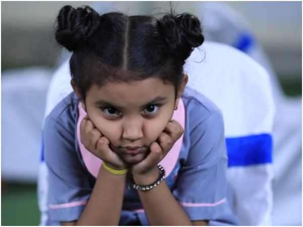 ಅಮ್ಮನಿಗಾಗಿ ಕಾಯುತ್ತ ಕುಳಿತ್ತಿರುವ ಇಂಚರಾ