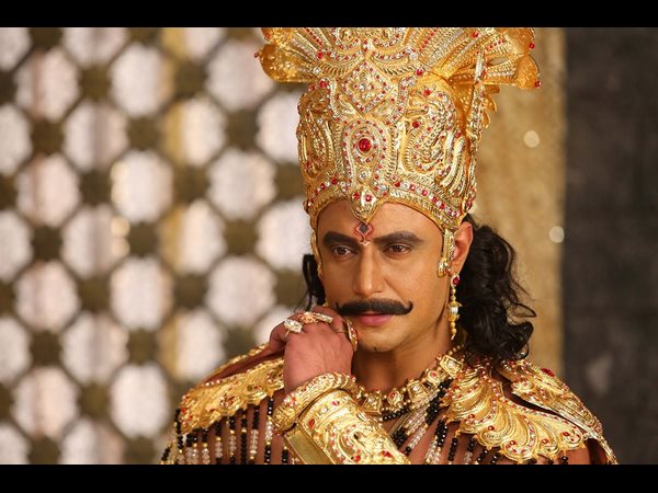 Darshan Celebrates Kurukshetra 100 Crore Collection Darshan Celebrates Kurukshetra 100 Crore Collection