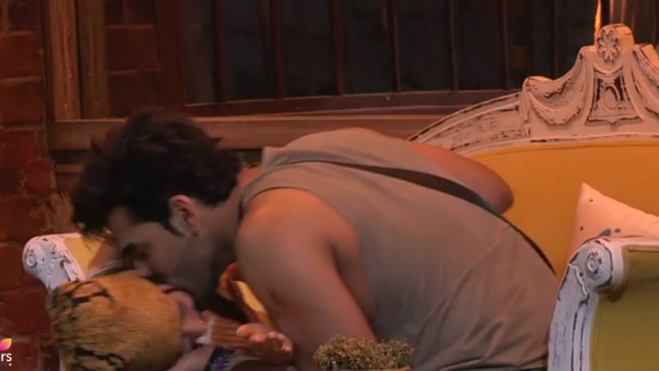 ಗುಟುರು ಹಾಕಿದ ಮಾಹಿರಾ ಶರ್ಮಾ