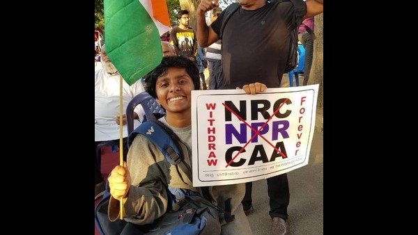ಯಾರು ಈ ಅಮೂಲ್ಯ ಲಿಯೋನಾ?