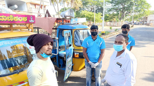 ಹದಿಮೂರು ಗಾಡಿಗಳಲ್ಲಿ ಸರಕು ವಿತರಣ ನಡೆಯುತ್ತಿದೆ