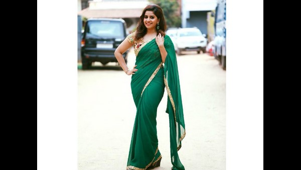 ಹತ್ತು ಜನರೊಂದಿಗೆ ಕುಳಿತು ತಿನ್ನಿ