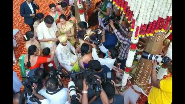 ಸಾಮಾಜಿಕ ಅಂತರ ಕಾಪಾಡಿಲ್ಲವೆಂಬ ಆರೋಪ