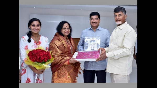 ಕೈಯಲ್ಲಿದ್ದದ್ದು ಎಂಟು ಡಾಲರ್ ಹಣ