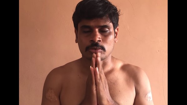 ವಿಭೂತಿಯಂತೆ ಸ್ಯಾನಿಟೈಸರ್ ಹಚ್ಚಿಕೊಳ್ಳುವ ಧರ್ಮಣ್ಣ