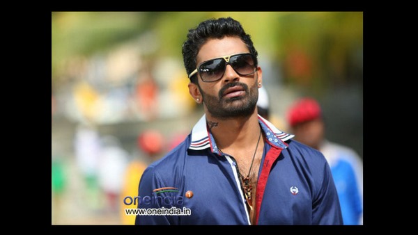 ಥಿಯೇಟರ್ ಮುಂದೆ ನನ್ನದೂ ಪೋಸ್ಟರ್