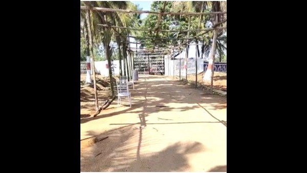 ಕುಟುಂಬದ ಕೆಲವರು ಮಾತ್ರ ಭಾಗಿ