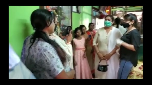 ಮಾಸ್ಕ್ ಹಾಕಿಯೇ ಫೋಟೊ ತೆಗೆಸಿಕೊಂಡರು
