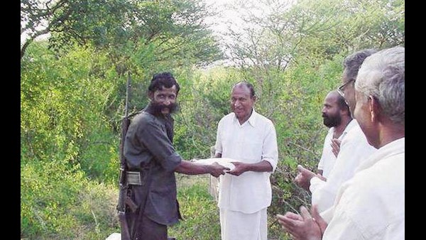 ವೀರಪ್ಪನ್ ಅನ್ನು ಹಾಡಿಹೊಗಳಿದ ರಾಜ್ಕುಮಾರ್