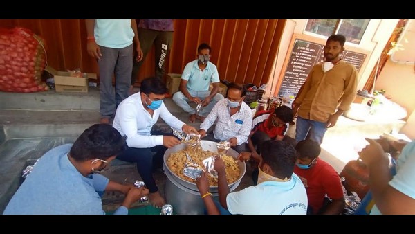 ದಿನಸಿಯನ್ನು ಉಚಿತವಾಗಿ ವಿತರಿಸಿದ್ದರು