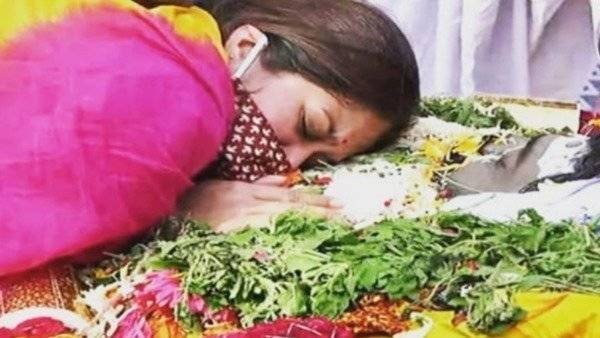 ವಿಡಿಯೋ ಚಿತ್ರೀಕರಣ ಮಾಡಿರುವ ಪೊಲೀಸರು